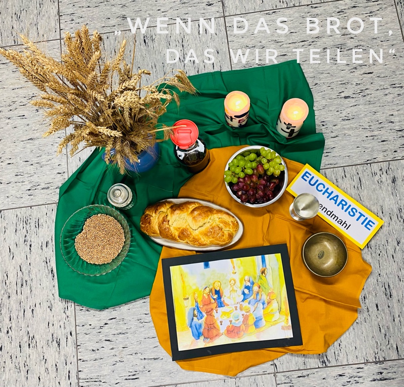  Bodenbild: Brot und Wein beim letzten Abendmahl 
© Angela Subtil