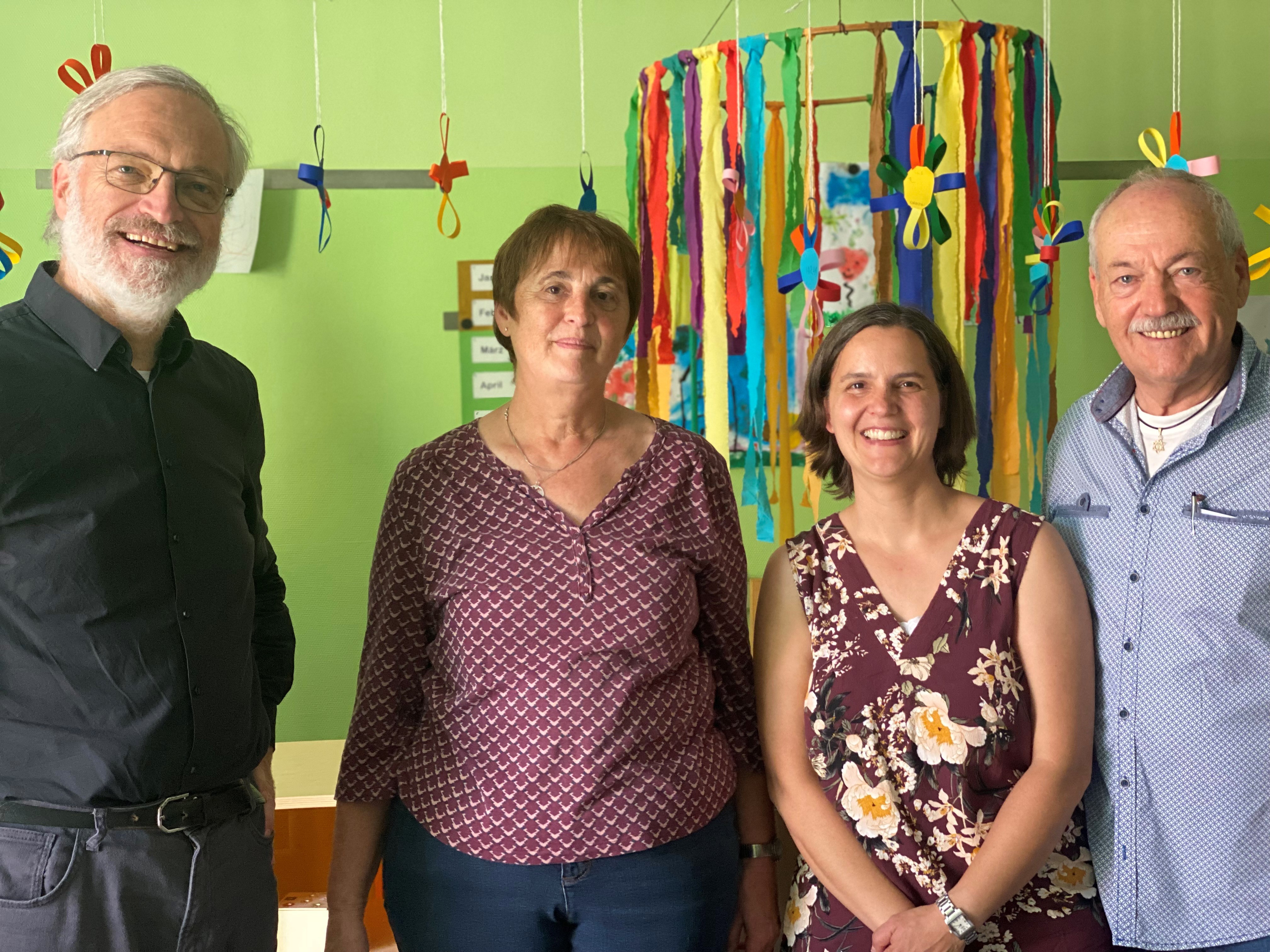  Verabschiedung von Regina Rachor-Blum als Leiterin der KiTa Don-Bosco, die nach 20 Jahren in den verdienten Ruhestand geht. Pfarrer Schmidt, Regina Rachor-Blum, Katharina Porth, Hans Schwab (v.l.n.r). Bild: © Katharina Porth