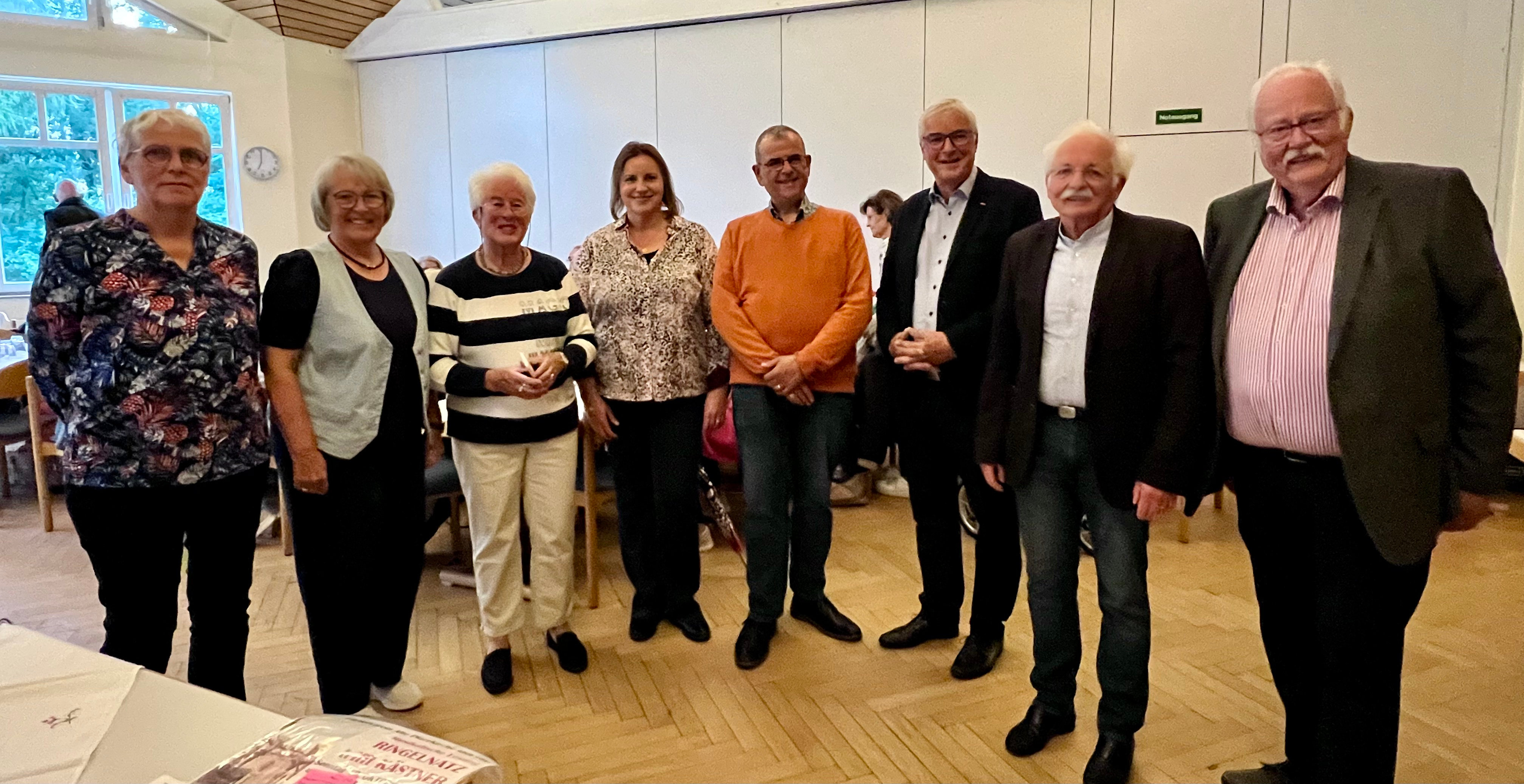  Neuer Vorstand und Beirat von links nach rechts: Birgit Schwab, Christiane Meijlink, Christa Grünbecken, Anika Ross, Holger B. Vogt, Antoine Meijlink, Stephan Busch, Dr. Wolfgang Pohlmann; (nicht im Bild): Dr. Winfried Hoffmann und Maria Illert. 

 