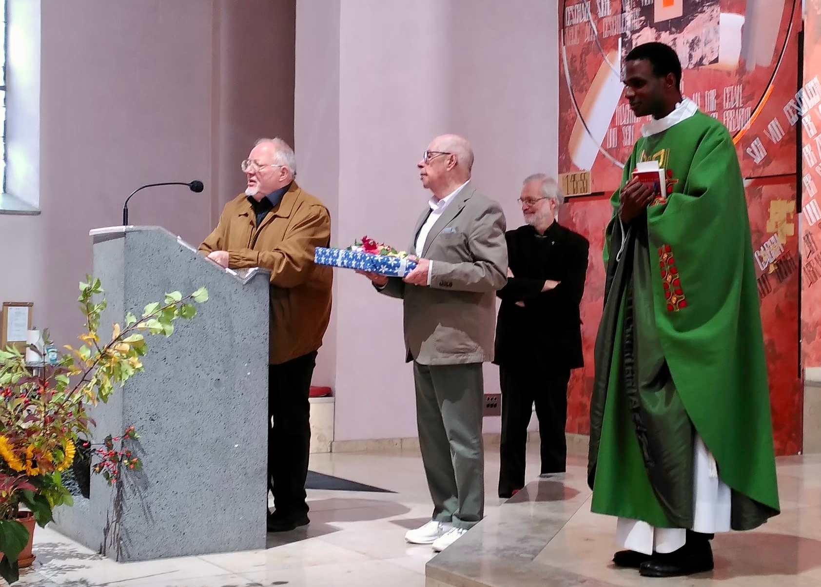  Verabschiedung von Kaplan Gangbesso. © Roland Viet